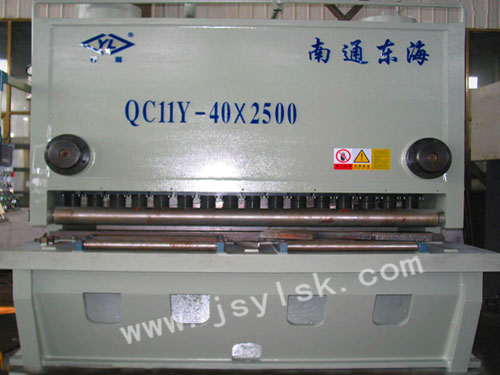 QC11Y-40*2500液壓閘式剪板機